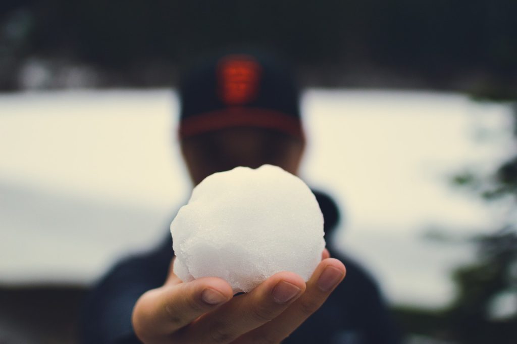 snowball, hands, winter-925600.jpg